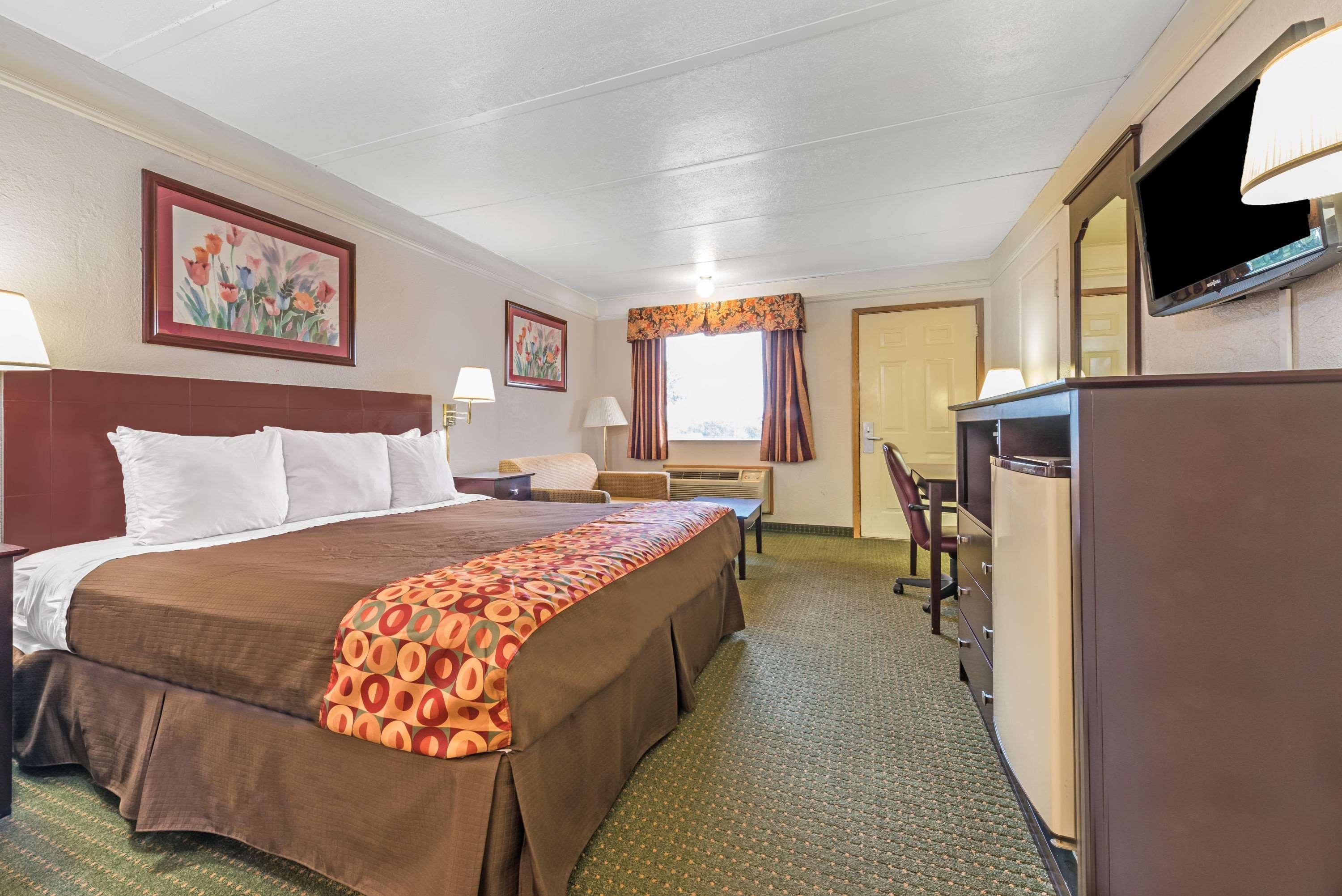 Days Inn By Wyndham Gainesville Exterior photo
