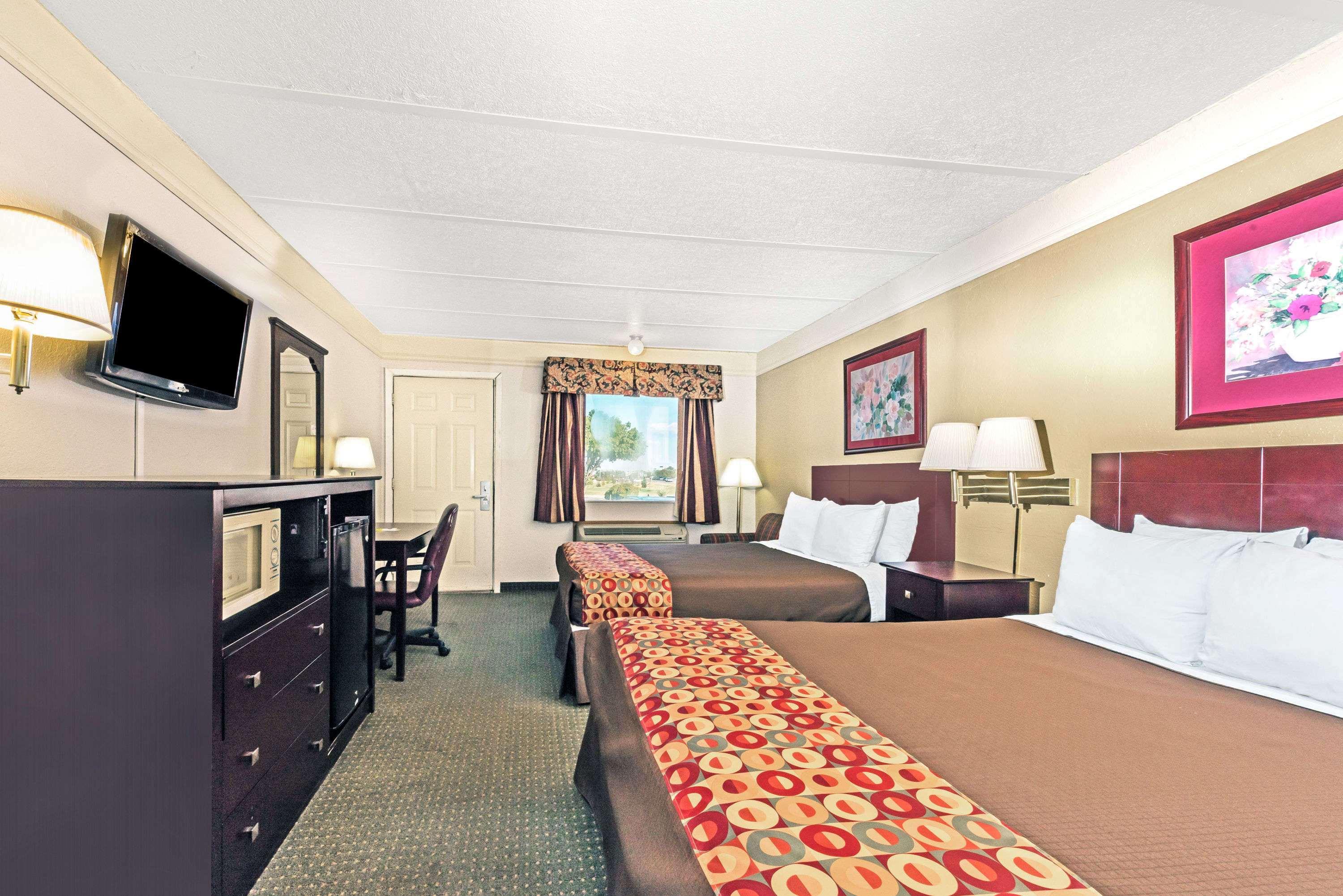 Days Inn By Wyndham Gainesville Exterior photo