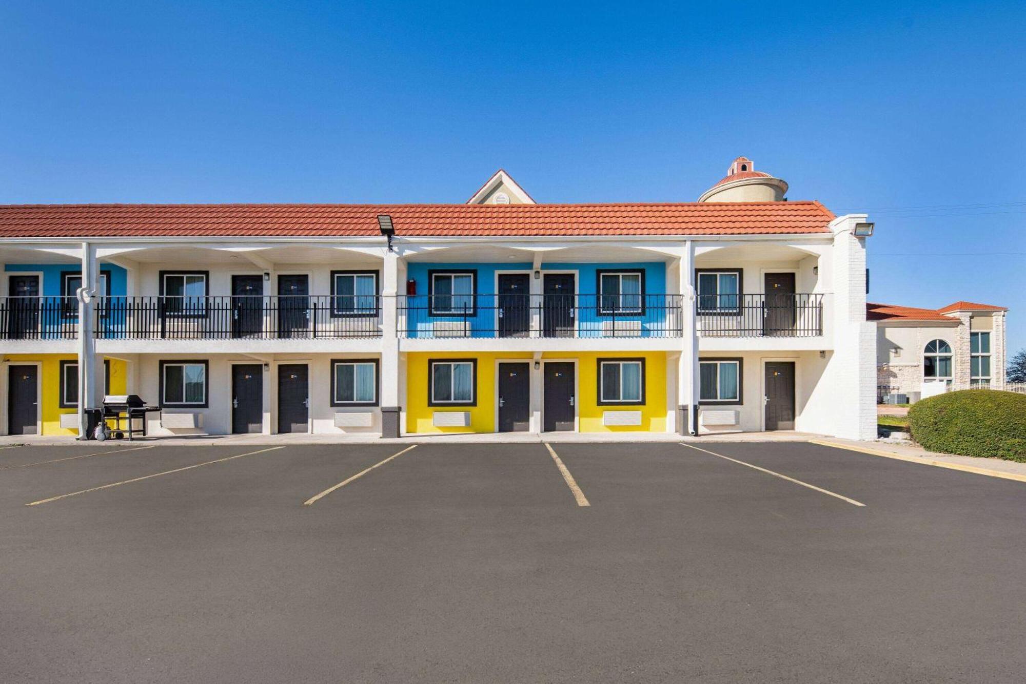 Days Inn By Wyndham Gainesville Exterior photo