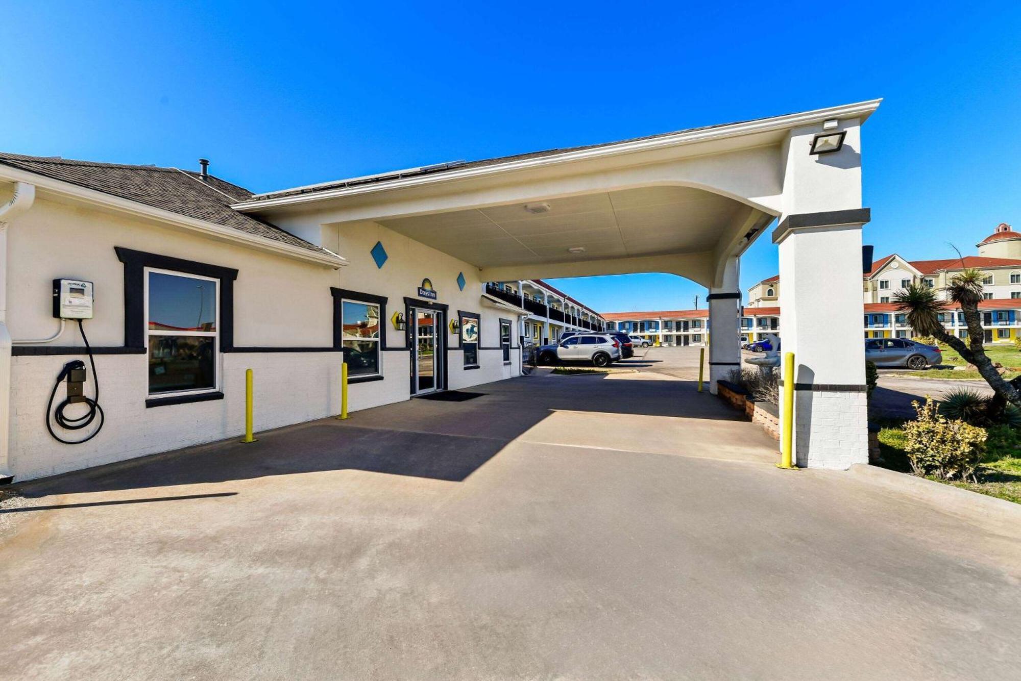 Days Inn By Wyndham Gainesville Exterior photo