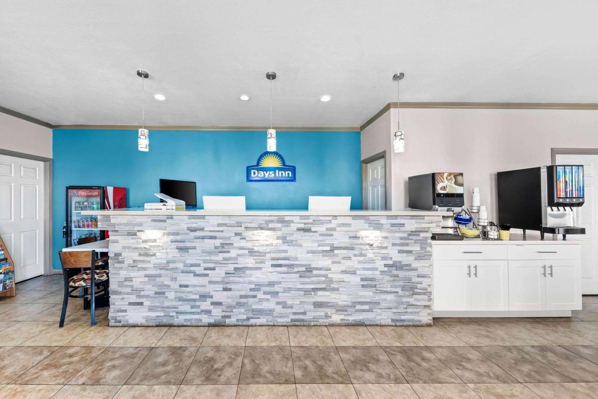 Days Inn By Wyndham Gainesville Exterior photo