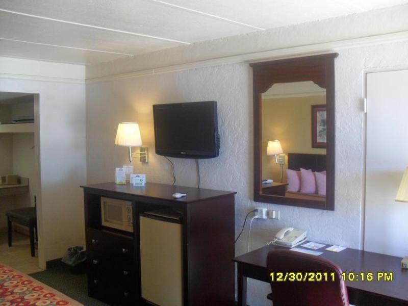 Days Inn By Wyndham Gainesville Exterior photo