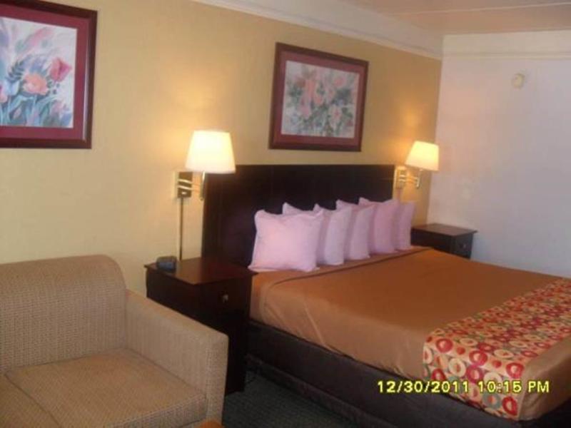 Days Inn By Wyndham Gainesville Exterior photo