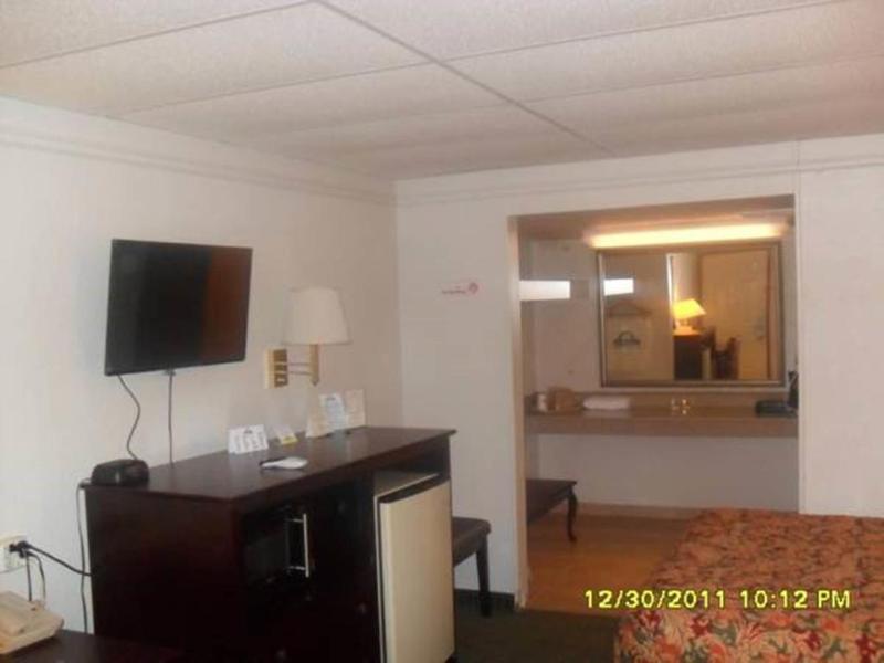 Days Inn By Wyndham Gainesville Exterior photo