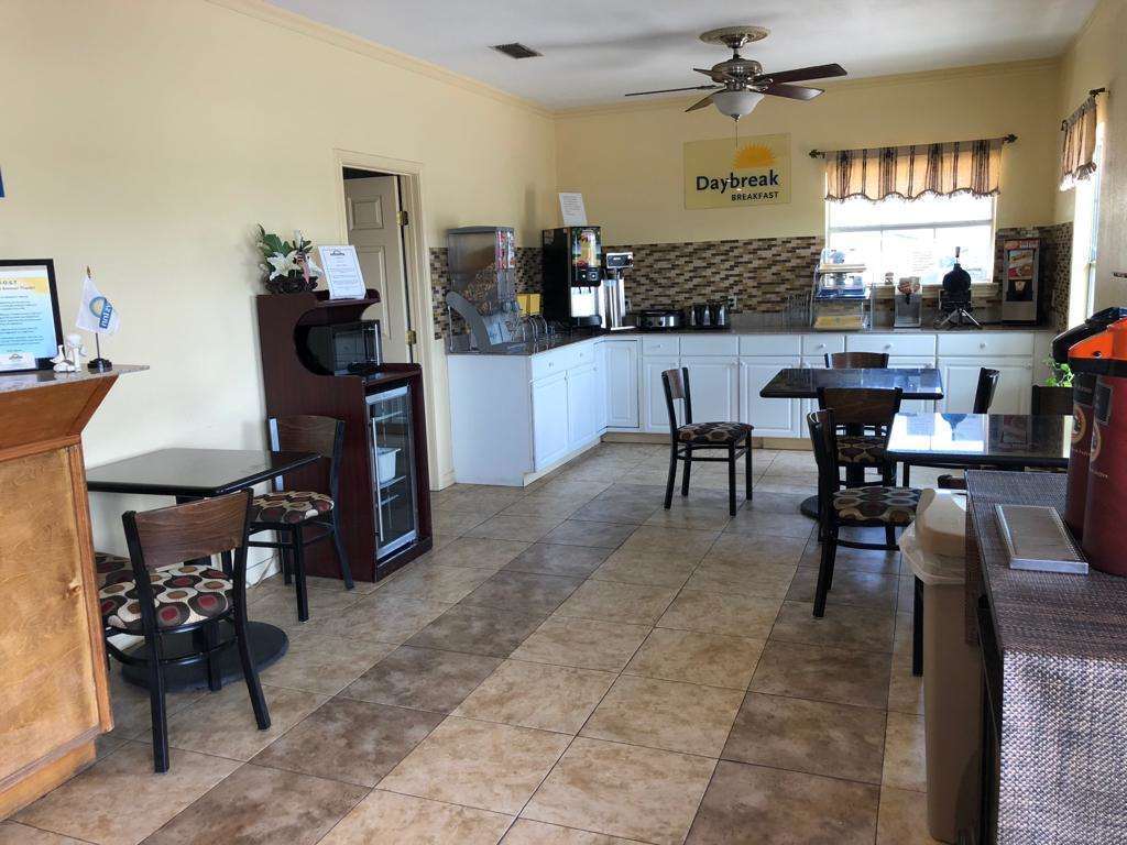 Days Inn By Wyndham Gainesville Amenities photo