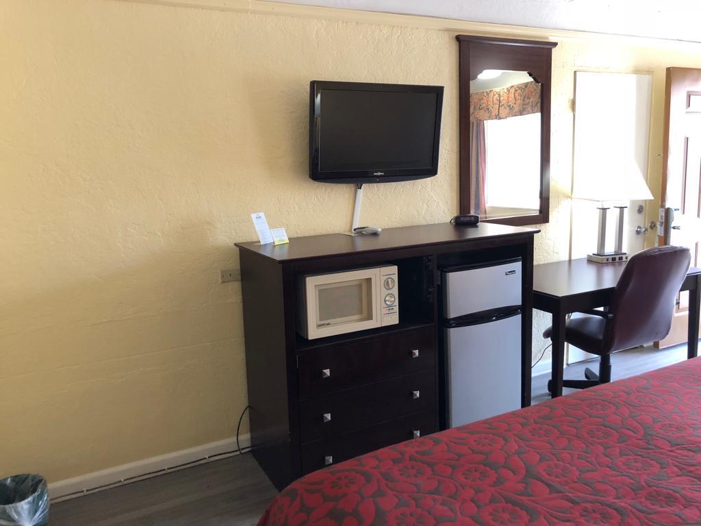 Days Inn By Wyndham Gainesville Exterior photo
